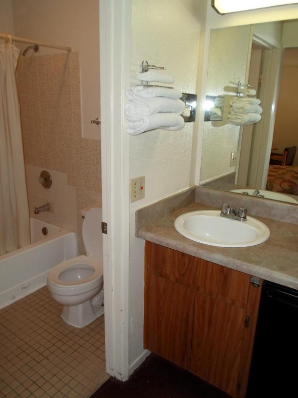 EZ 8 Motel Newark image 18